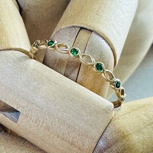 14KYG Emerald Ring Band